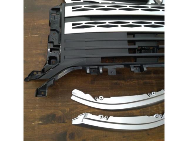 MITSUBISHI
Delica D: 5
Late version
Genuine
Front grille