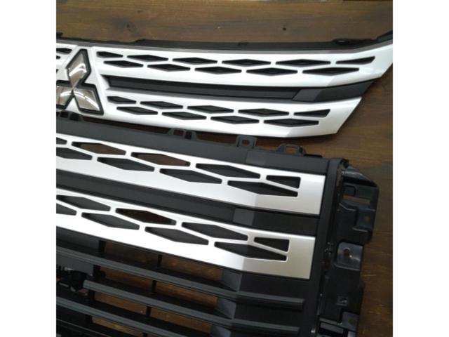 MITSUBISHI
Delica D: 5
Late version
Genuine
Front grille