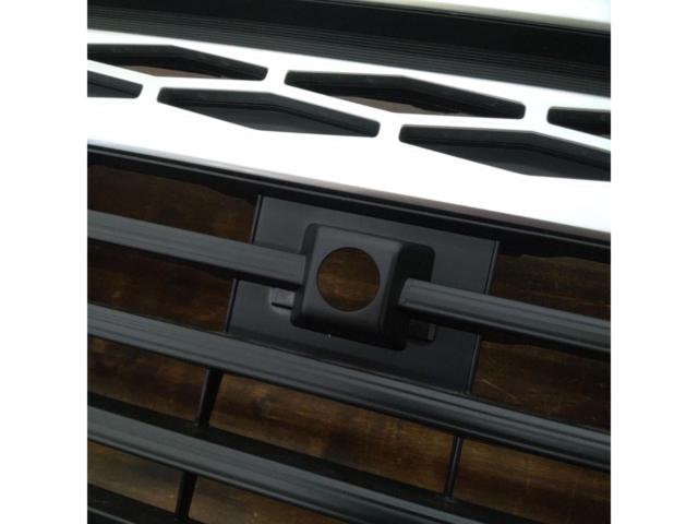 MITSUBISHI
Delica D: 5
Late version
Genuine
Front grille