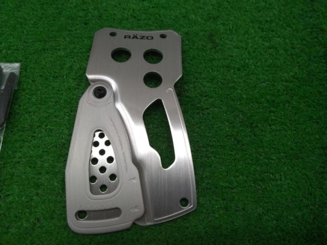 CARMATE RAZOコンペンションスポーツペダル RP81