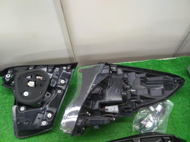 【左右セット】【トヨタ純正】 ZYX10系 C-HR純正 前期 テールランプ 【KOITO 10-104】