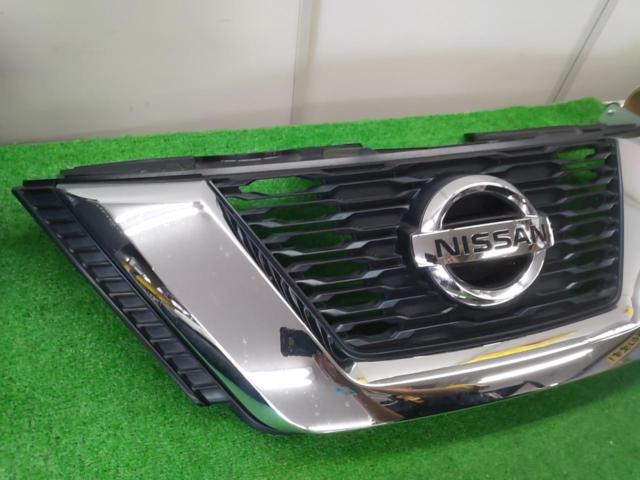 Nissan genuine T32
X-TRAIL
Late genuine grill