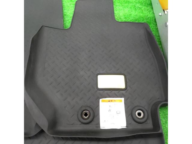 【スズキ純正】フロアマット(トレー) 【ジムニー JB64W AT車】