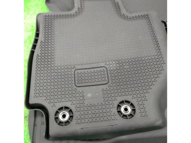 【スズキ純正】フロアマット(トレー) 【ジムニー JB64W AT車】
