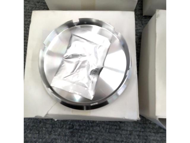 YOKOHAMA
ADVAN
Racing
V2385
Center cap