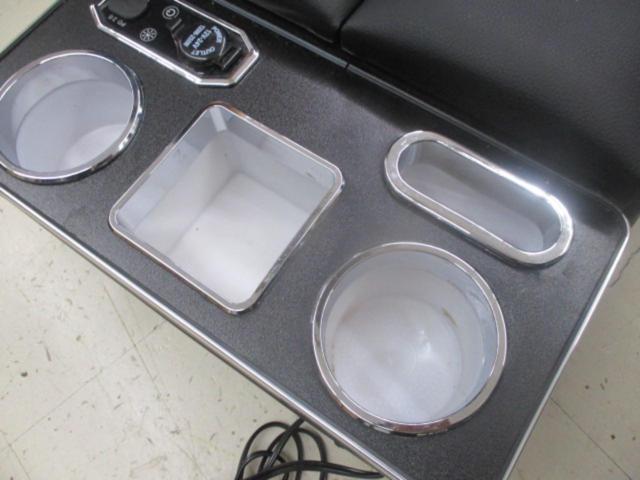 Unknown Manufacturer
Center console for Hiace/200 series
6 type
Standard body
DX]
