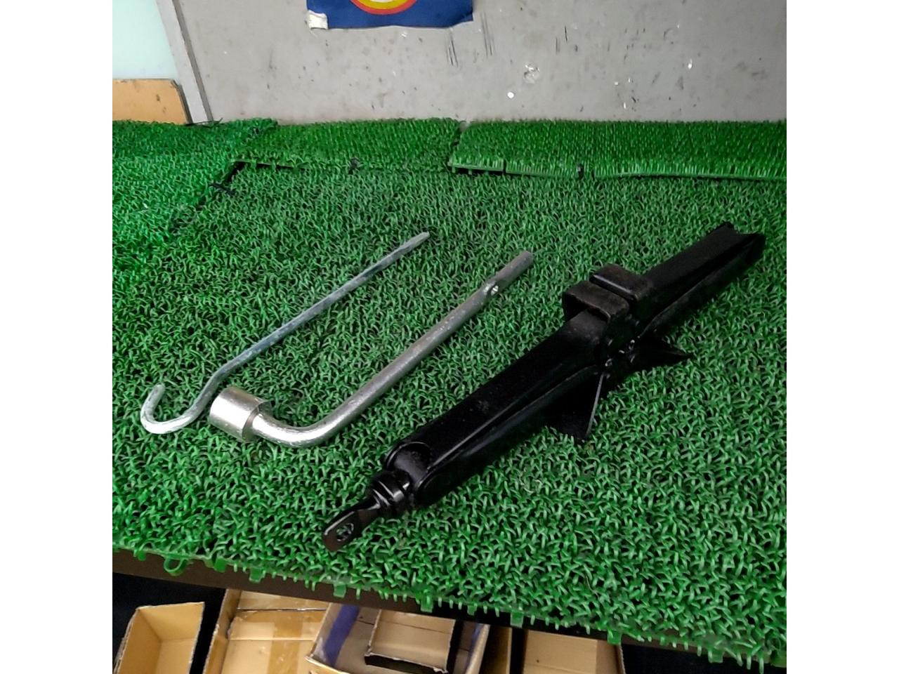 Unknown Manufacturer
Pantograph jack