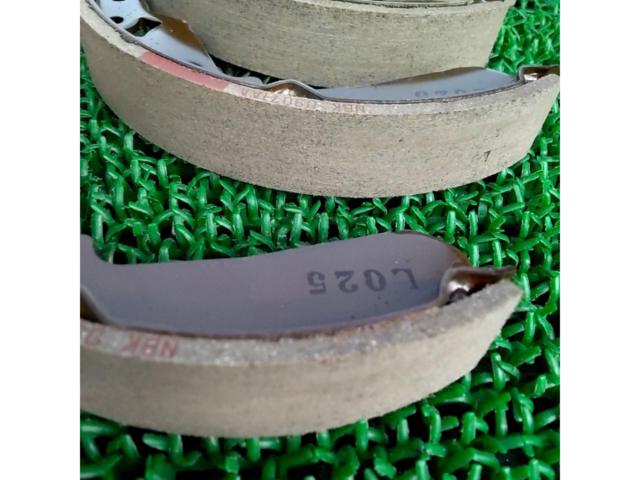 Daihatsu genuine
Rear brake shoe set
04495-B2350