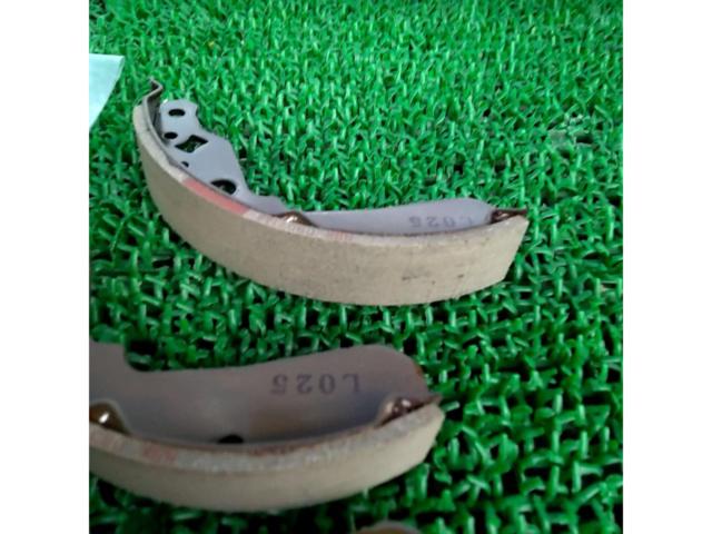 Daihatsu genuine
Rear brake shoe set
04495-B2350