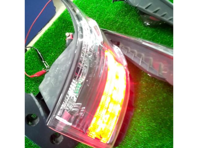 【LEXUS純正】レクサス CT200h純正テール 4分割