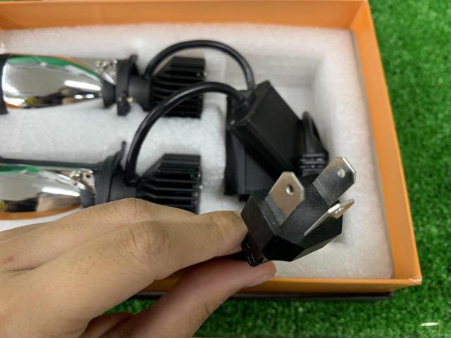 【メーカー不明】 Y6D H4 LEDバルブ
