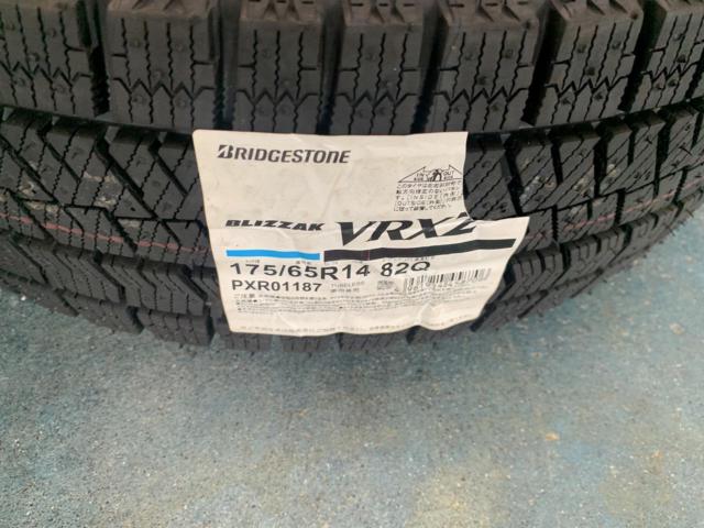 FIAT500純正 美品キャップ付き  + BRIDGESTONE(ブリヂストン) [スタッドレス]BRIDGESTONE(ブリヂストン) BLIZZAK VRX2 175/65R14 82
