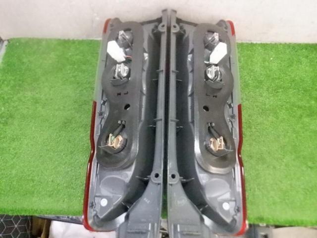 TOYOTA純正 テールレンズ