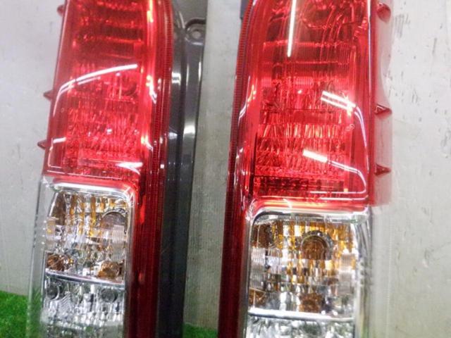 TOYOTA純正 テールレンズ