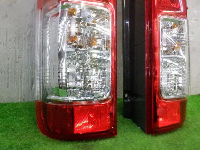 TOYOTA純正 テールレンズ