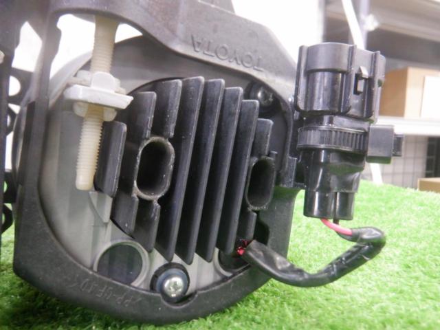TOYOTA純正 LEDフォグレンズ