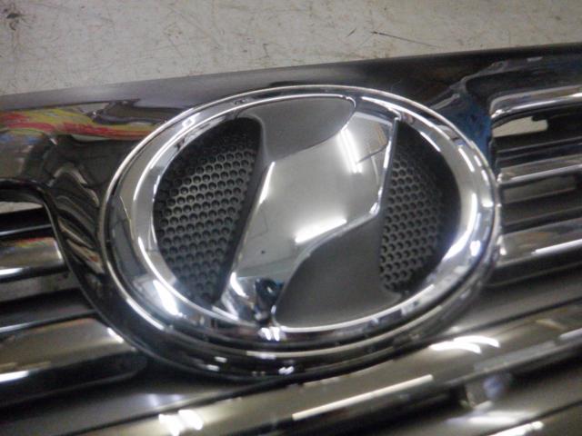 Toyota genuine
Front grille