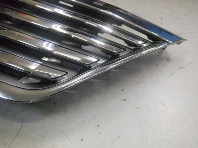 Toyota genuine
Front grille