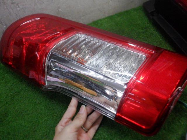 Unknown Manufacturer
Genuine shape tail lens