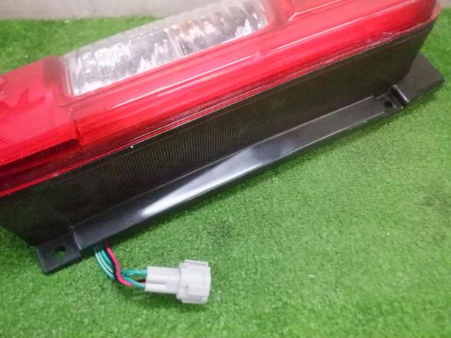 Unknown Manufacturer
Genuine shape tail lens