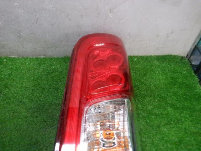 Unknown Manufacturer
Genuine shape tail lens