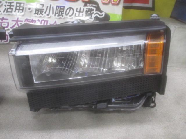 トヨタ ランドクルーザー250 VXグレード純正リフレクター式LEDヘッドライト 左右