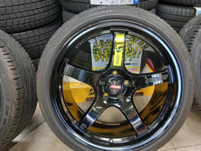 RAYS
GRAM
LIGHTS
57 CR
+
PIRELLI
P
ZERO
NERO
GT