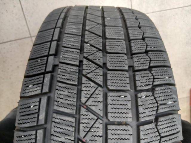 HOT STUFF WAREN W01 + KENDA ICETEC NEO KR36