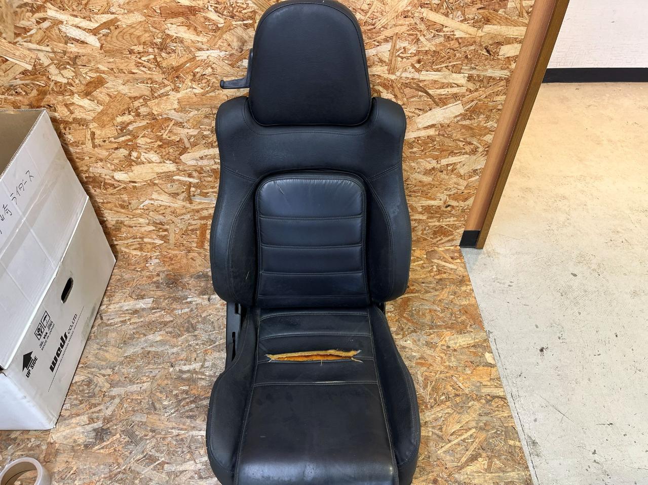 SUZUKI
Cappuccino
EA11R
Genuine leather seat
(Driver's seat / RH)