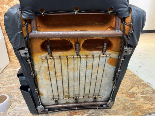 SUZUKI
Cappuccino
EA11R
Genuine leather seat
(Driver's seat / RH)