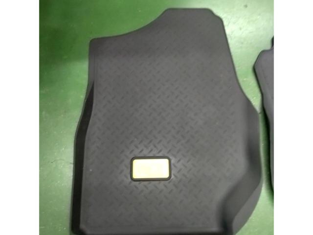 スズキ ジムニーシエラ JB74W 純正オプション ラバーフロアマット