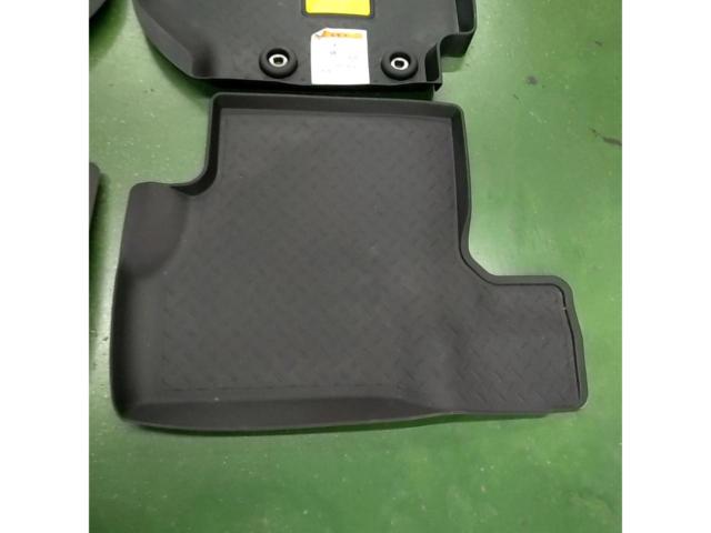 スズキ ジムニーシエラ JB74W 純正オプション ラバーフロアマット
