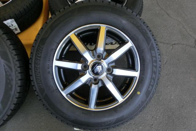 TOPY (Topy)
CEREBRO (Serebro)
8-spoke
+
BRIDGESTONE (Bridgestone)
BLIZZAK
VRX3