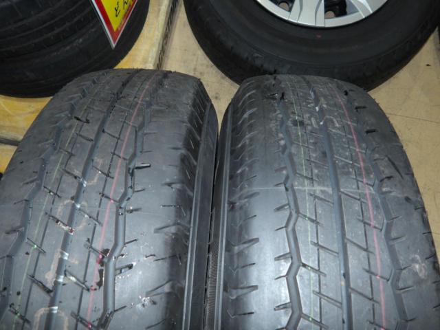 TOYOTA 200系ハイエース純正スチールホイール  + DUNLOP(ダンロップ) SP175