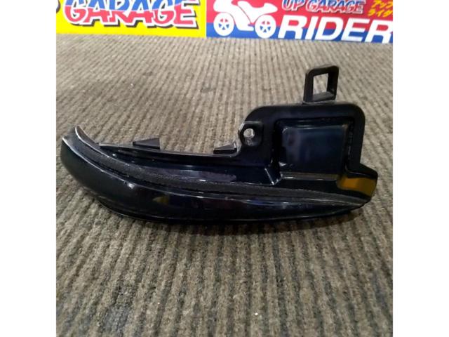【30アルファード/ヴェルファイア】メーカー不明 LEDスモークドアウィンカー
