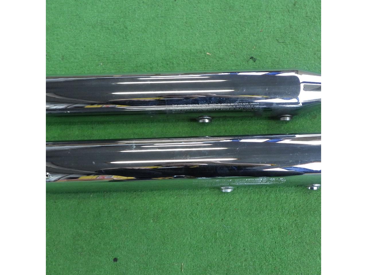 Riders Harley-Davidson genuine silencer
North American specification
(FLSTS
E2
CVO
)
2011