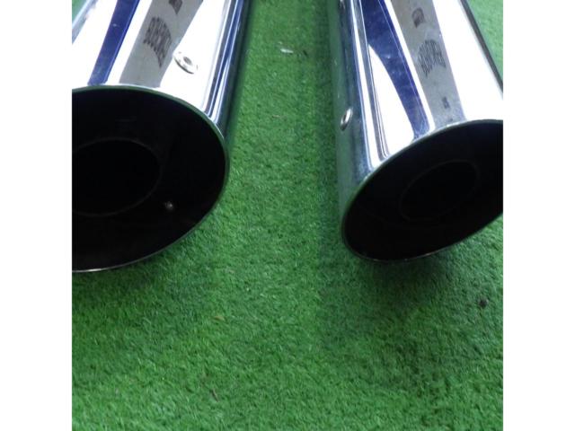 Riders Harley-Davidson genuine silencer
North American specification
(FLSTS
E2
CVO
)
2011