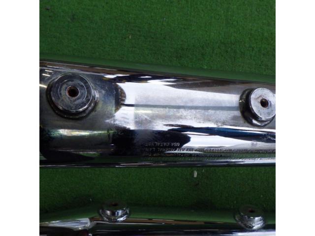 Riders Harley-Davidson genuine silencer
North American specification
(FLSTS
E2
CVO
)
2011