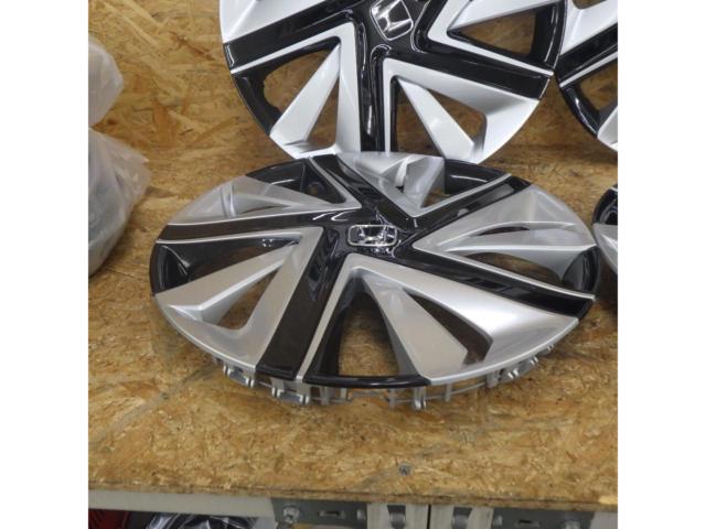 Genuine Honda wheel caps for 15-inch wheels