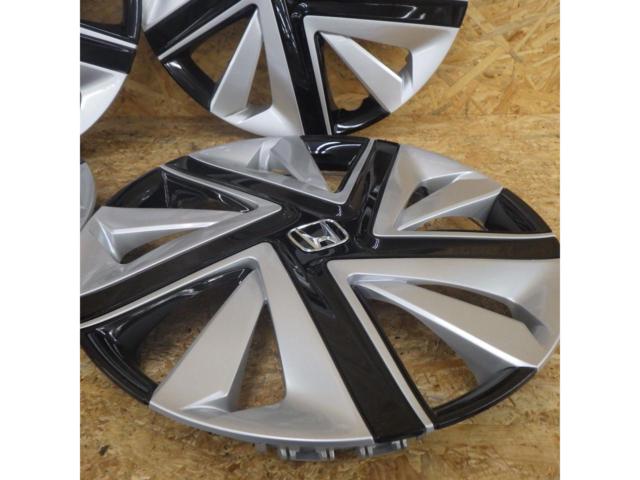 Genuine Honda wheel caps for 15-inch wheels