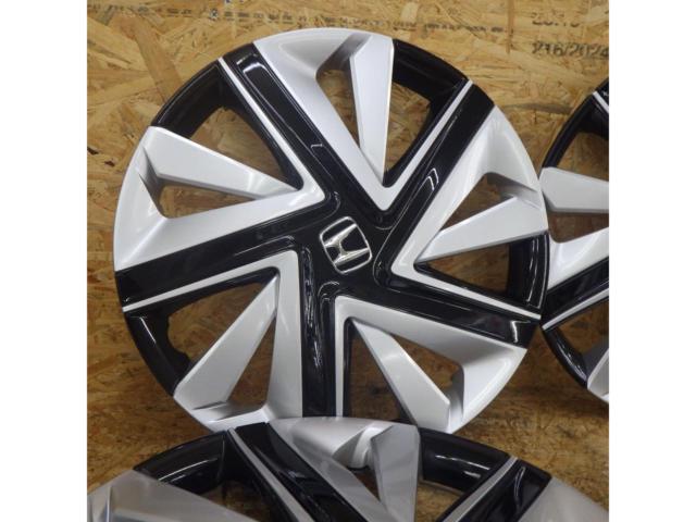 Genuine Honda wheel caps for 15-inch wheels