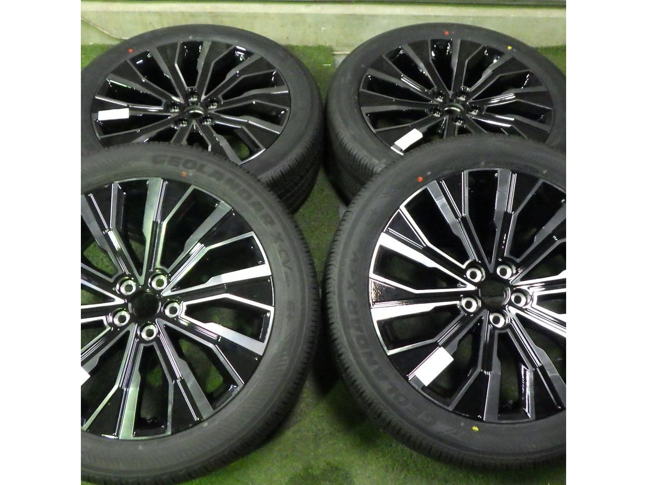Toyota genuine
Black polished wheels +
YOKOHAMA
GEOLANDER
X-CV
G057
e +