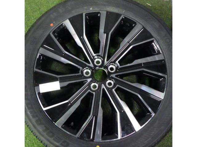Toyota genuine
Black polished wheels +
YOKOHAMA
GEOLANDER
X-CV
G057
e +
