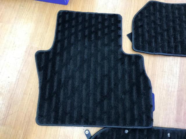 Honda genuine
WR-V Genuine Floor Mats / Premium Type