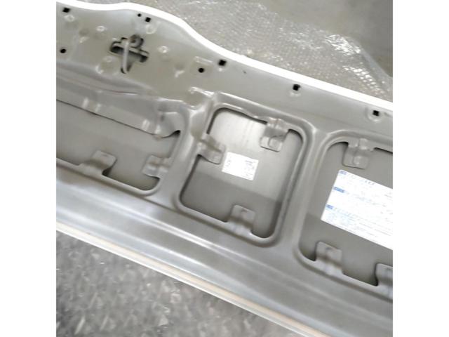 【トヨタ純正】  純正ボンネット  ■  200系ハイエース  スーパーGL  ナローボディ  6型にて使用