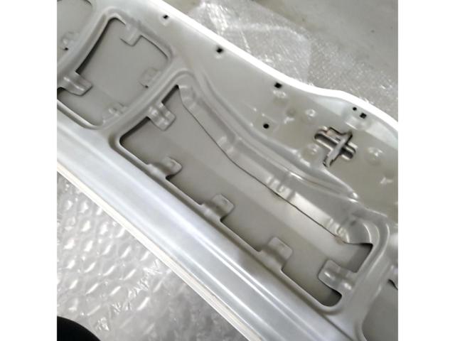 【トヨタ純正】  純正ボンネット  ■  200系ハイエース  スーパーGL  ナローボディ  6型にて使用