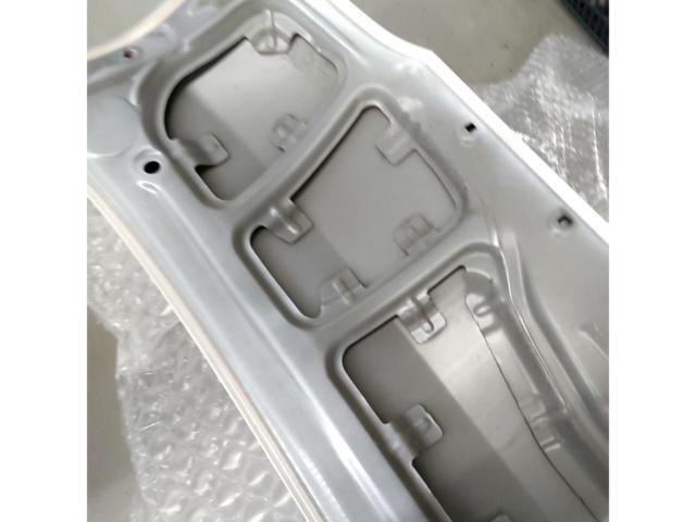 【トヨタ純正】  純正ボンネット  ■  200系ハイエース  スーパーGL  ナローボディ  6型にて使用