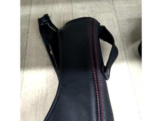 [Manufacturer unknown]
Side support with belt guide
Rear
Right and left
■
RECARO
TS-G