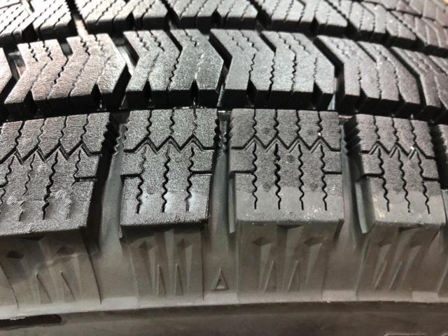 HOT
STUFF (Hot Stuff) Exceeder
E01
(4HOLE) + BRIDGESTONE Blizzak VRX2