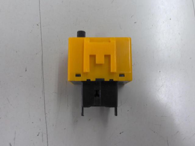 Unknown Manufacturer
Turn signal relay
